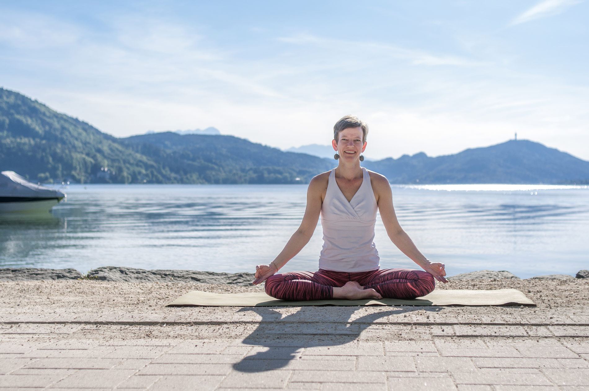 Tanja Höflich beim Yoga am Wörthersee